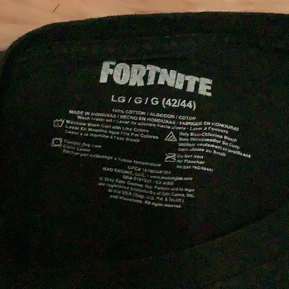 🎉🎉Host pic, 🎉🎉Fortnite T-shirt - Picture 4 of 4